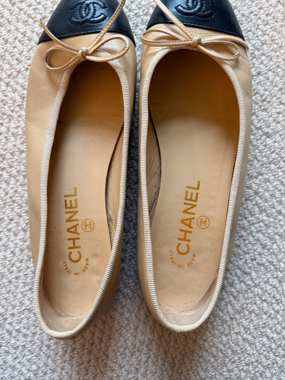 CHANEL Beige and Black Leather Cap-Toe Ballet Flats - Picture 2 of 8